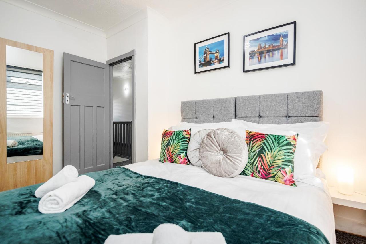 Heathrow 2-Bedroom Maisonette With Parking West Drayton  Экстерьер фото