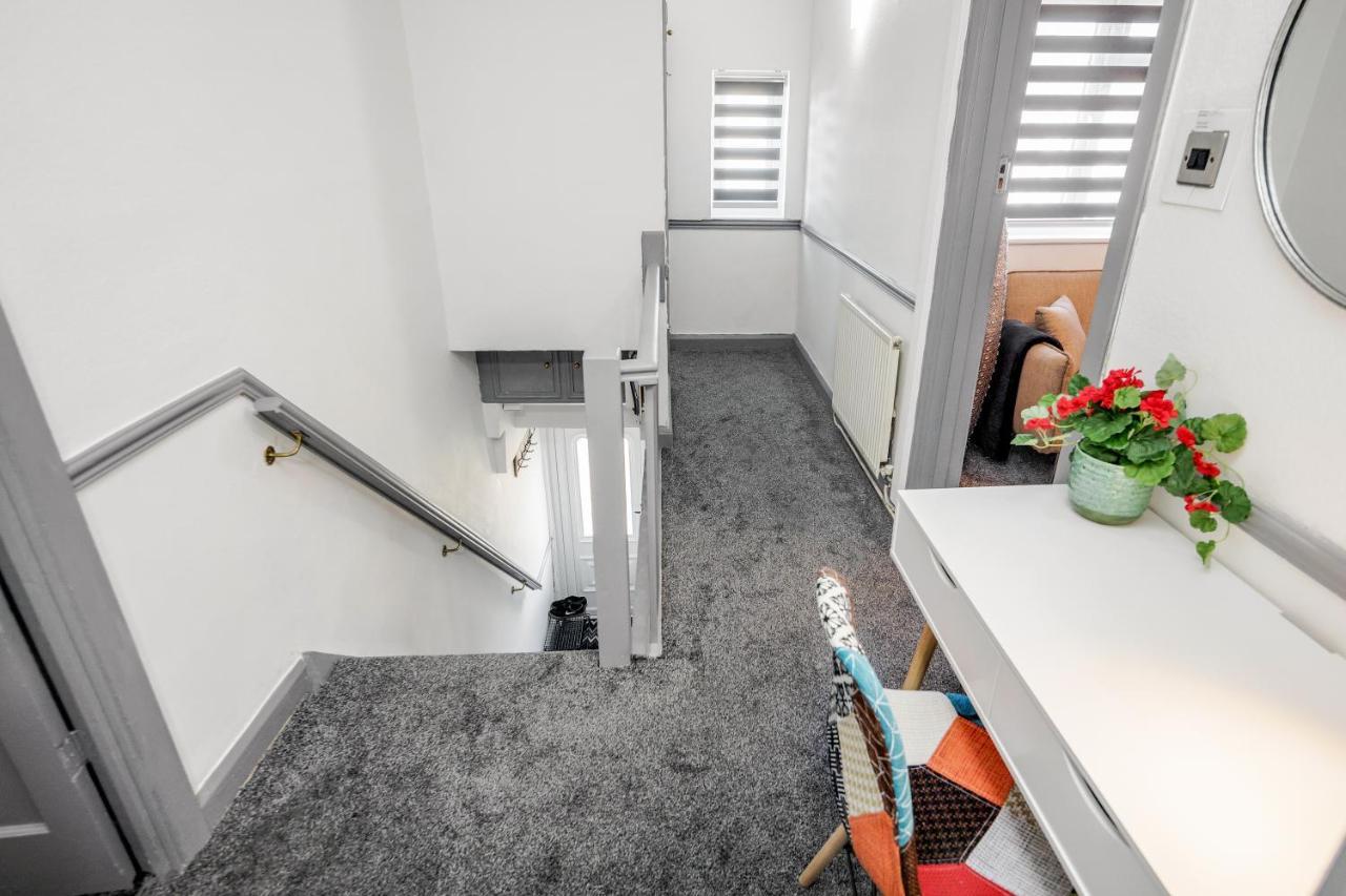 Heathrow 2-Bedroom Maisonette With Parking West Drayton  Экстерьер фото