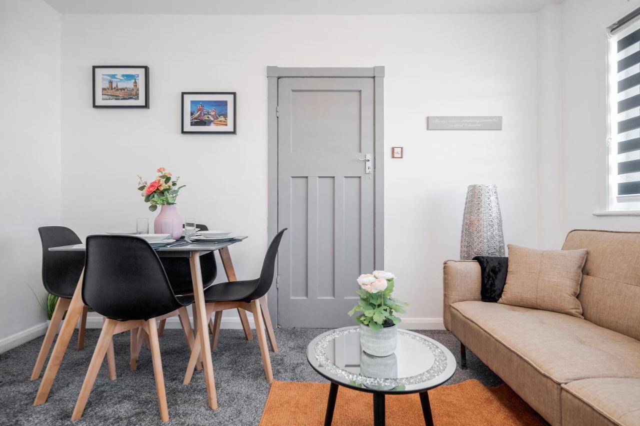 Heathrow 2-Bedroom Maisonette With Parking West Drayton  Экстерьер фото